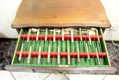 Mannie Bros Sheffield - Canteen of cutlery in fitted cabinet - EPNS A1