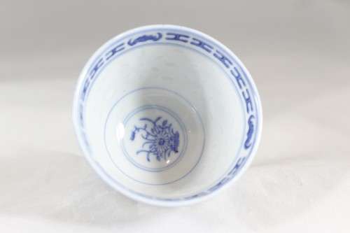 Sake cup in blue - A beauty! - Act fast! - Bid Now!!!