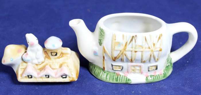 Small character tea pot