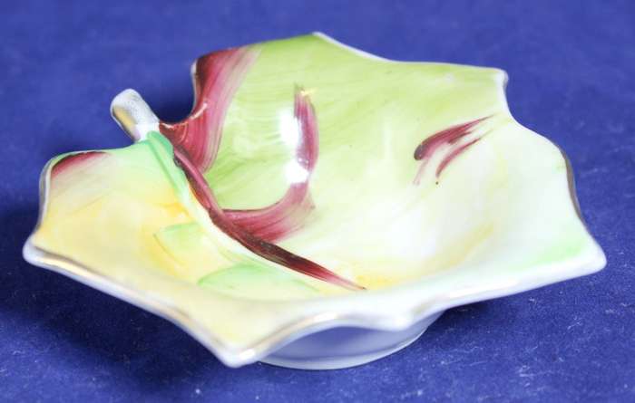 Leaf shaped - trinket bowl