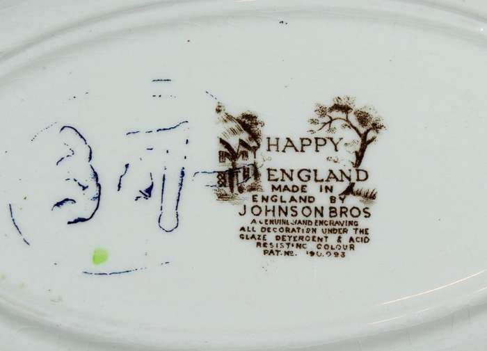 Johnson Bros - Happy England - Gravy Boat & Saucer - A Beauty! - Bid Now!!!