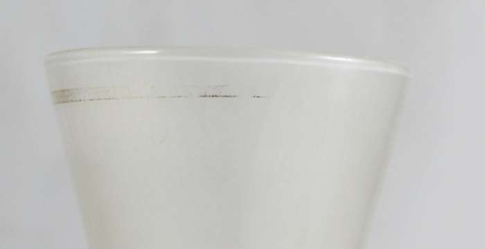 Opaque vase - flower motif