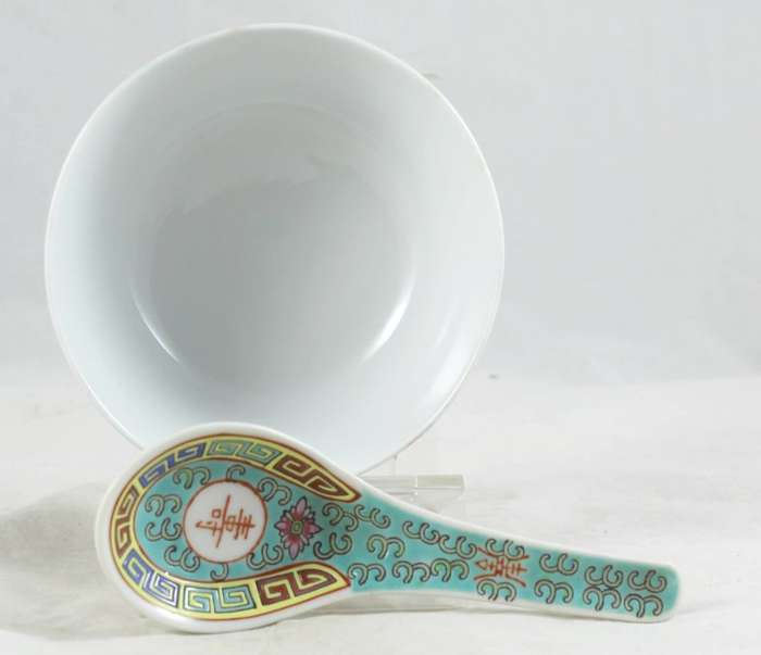 Chinese - soup bowl with soup spoon