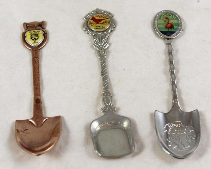 Souvenir spades - set of three
