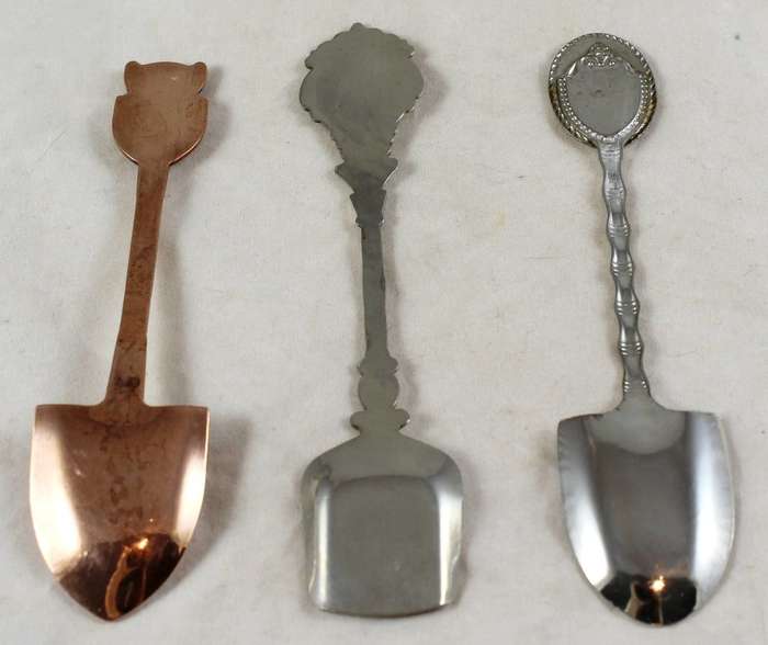 Souvenir spades - set of three