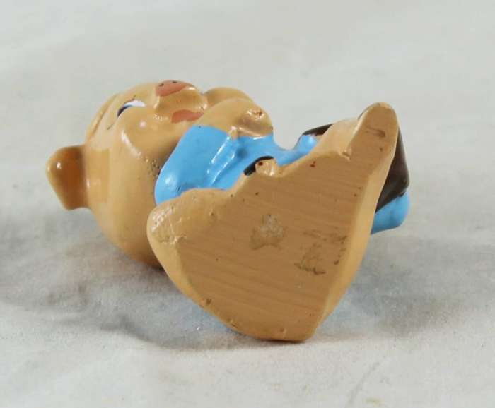 Small pig playing a guitar