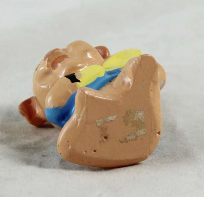 Small pig playing yellow cymbals