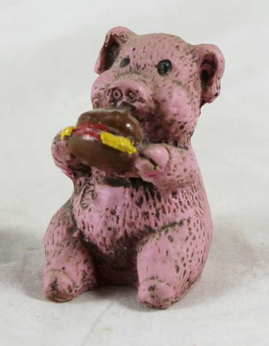 Little pig eating burger