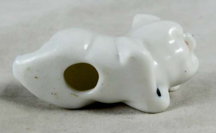 Little pig laying down - White