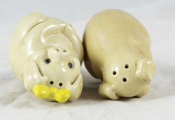 Pig couple salt and pepper set