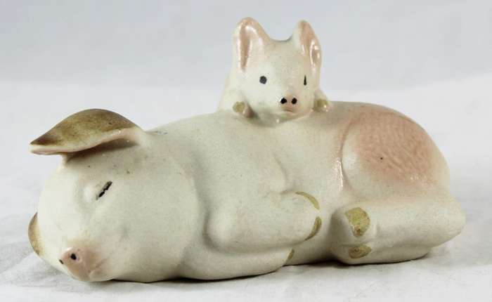 Ceramic mom and baby pig