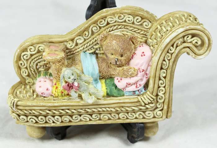 fridge magnet - little bear on couch