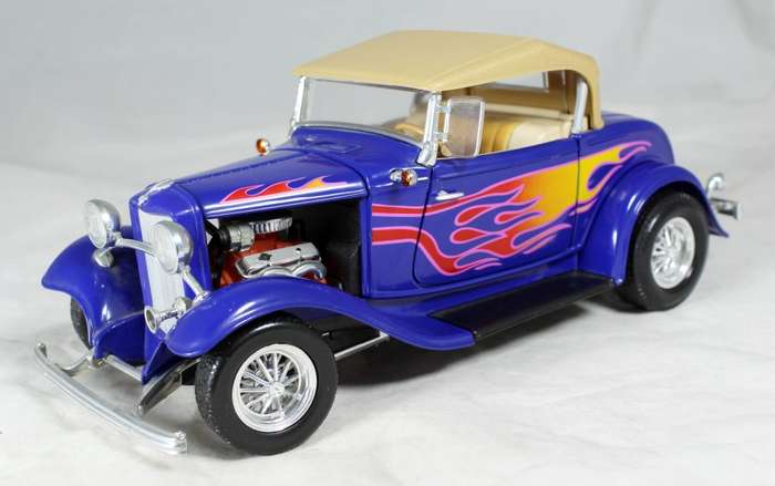 Road Legends - 1932 Ford Roadster - 1:18 scale model
