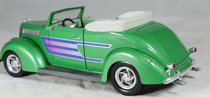 Road legends - 1937 Ford Convertible with top