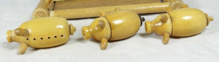 Character salt & pepper set - pig condiment set