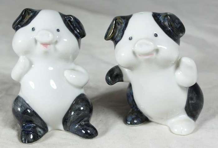 Character salt & pepper set - Black & White Pigs