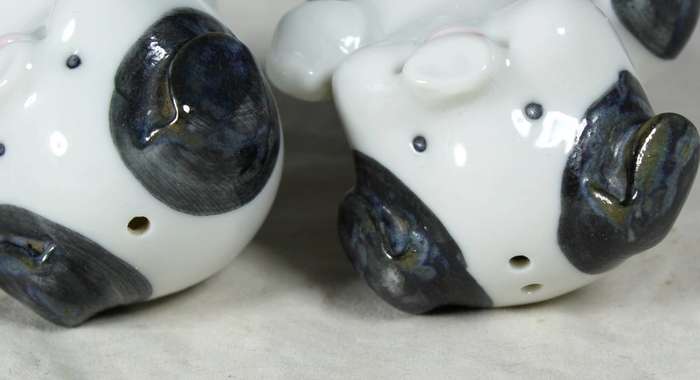 Character salt & pepper set - Black & White Pigs