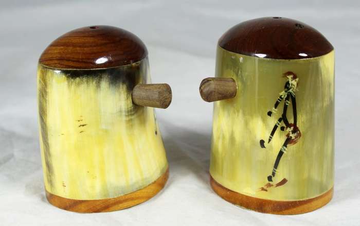Character salt & pepper Set - wood & hoof set