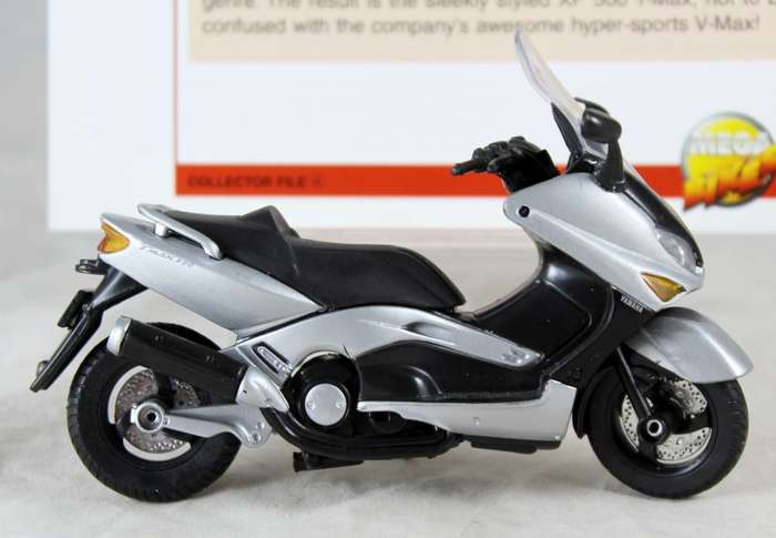 Maisto - Yamaha T-Max - bike & info sheet