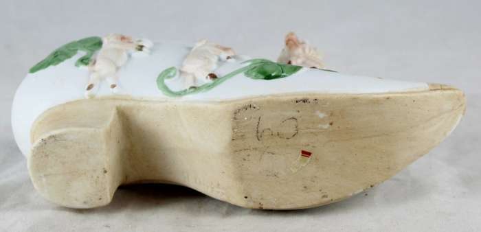 Small shoe with piggies