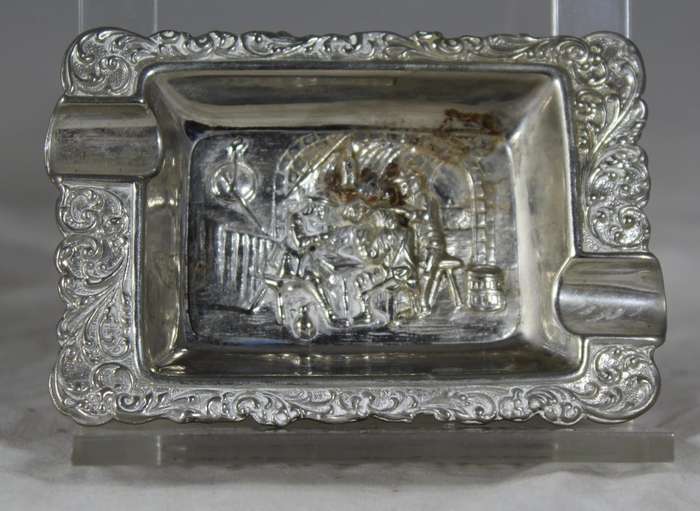 Pair of molded small ashtrays