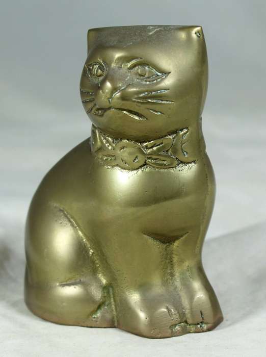 Bronze cat