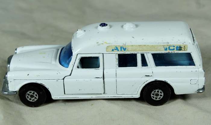 Matchbox - Speedkings - K26 `Binz` ambulance