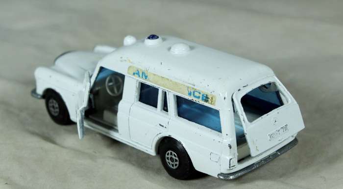 Matchbox - Speedkings - K26 `Binz` ambulance