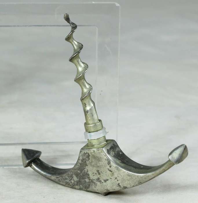 Metal anchor cork screw