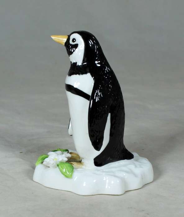 A BEAUTIFUL SHAFFORD PENGUIN FIGURINE - BID NOW!!!!