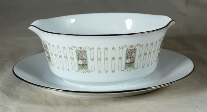 Noritake - Colonial gravy boat