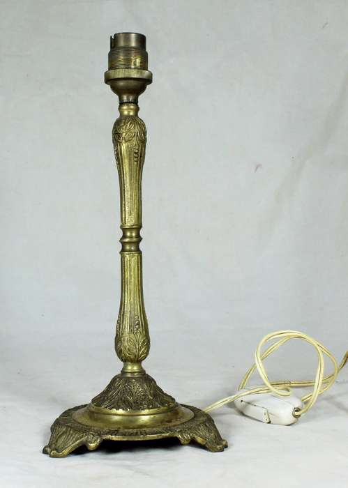 BRASS  LAMP - BID NOW!!