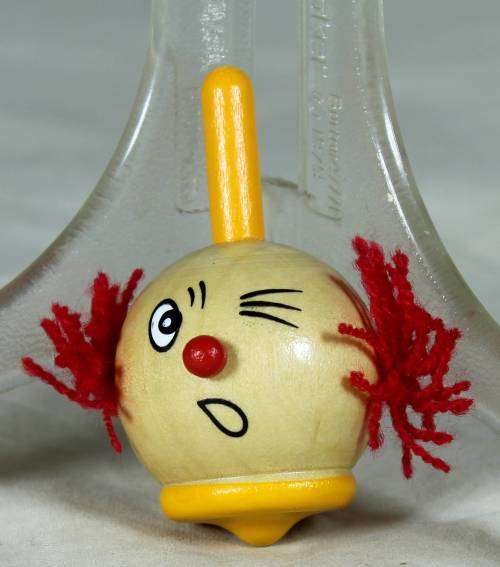 Spinning clown head