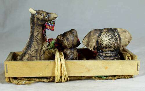 Basket with ceramic condiment holder