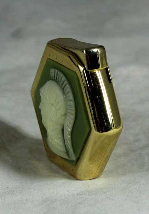 Royal Elsa Cameo Lighter with Victorian soldier