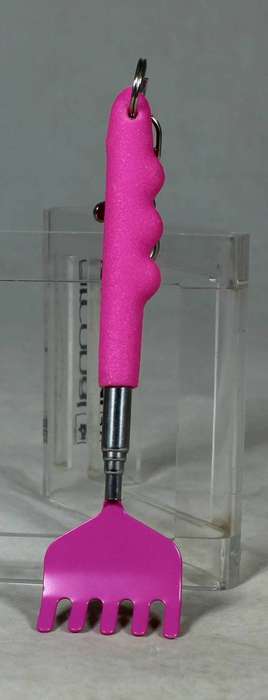 Expandable back scratcher key chain