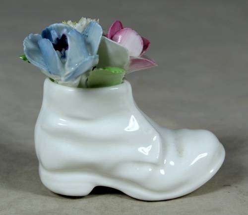 Royal Doulton - shoe posy