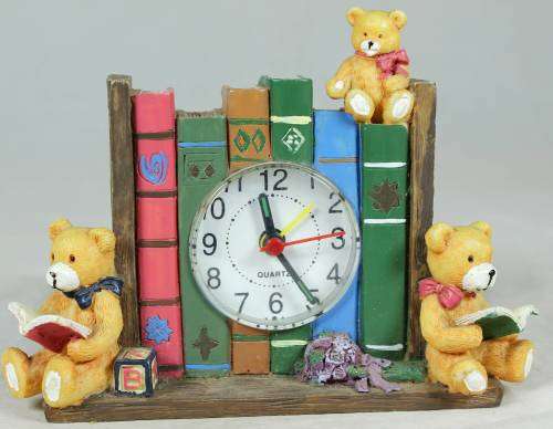 Bear and books clock