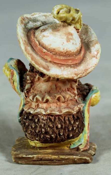 Miniature Mexican mouse dressed in her traditional clothes