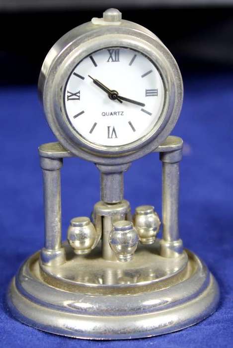 Hachette clock with booklet - classic carousel