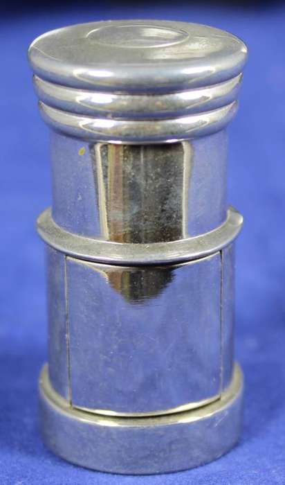 Hachette clock with booklet - British Pillar Box