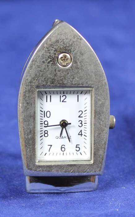 Hachette clock with booklet - Iron