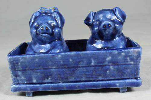 Pigs in a trough - salt & pepper set