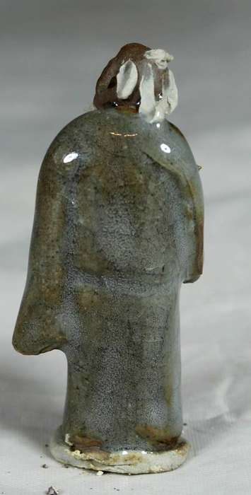 Collectible mud men - man holding a fan