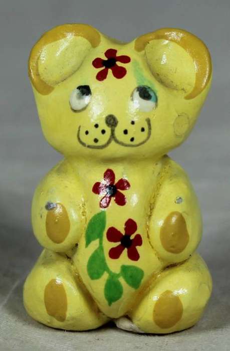 Miniature bear with flowers