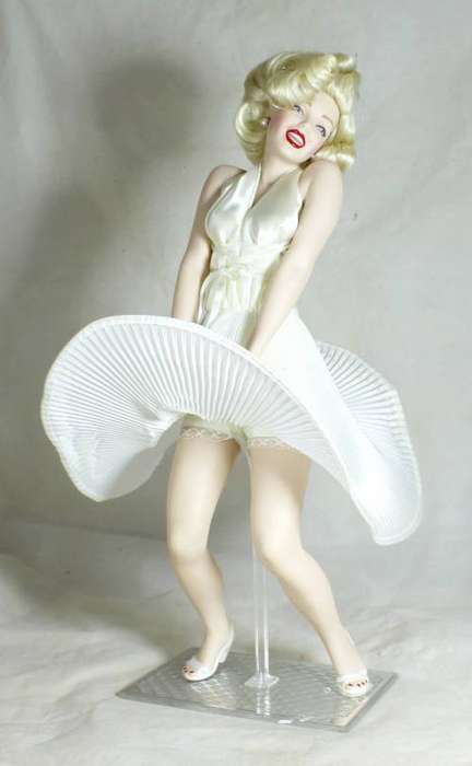 Franklin Heirloom Dolls - Marilyn Monroe in The 7 year itch - 41cm high - Magnificent!! -BID NOW!!!!