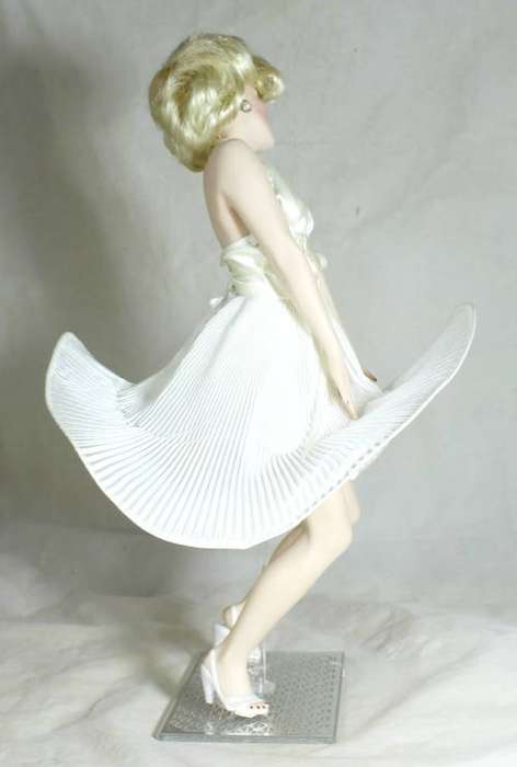 Franklin Heirloom Dolls - Marilyn Monroe in The 7 year itch - 41cm high - Magnificent!! -BID NOW!!!!