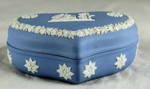 Wedgwood - heart shaped container