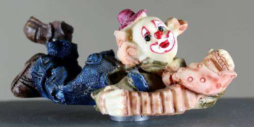 Small clown figurine fridge magnet - playing the accordion