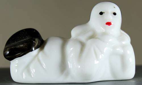 Small clown figurine - Pierrot laying down